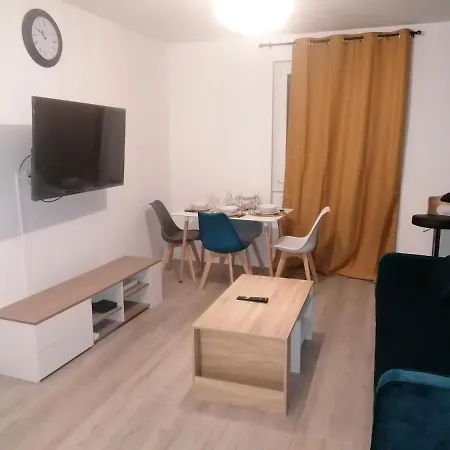 Hadriel Host דירה