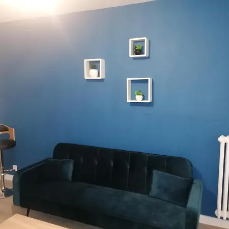 Hadriel Host Apartment