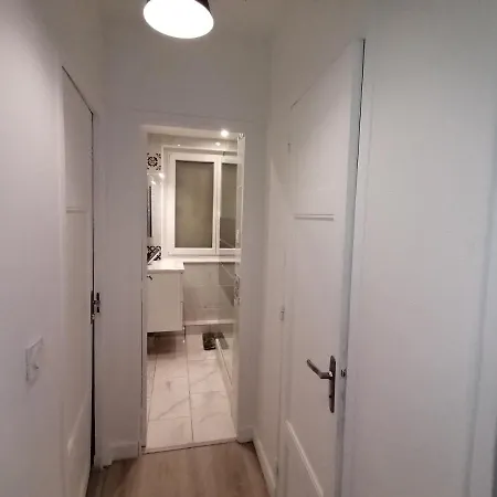 Hadriel Host Apartment *